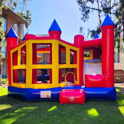 Bounce houses & bungee jumps