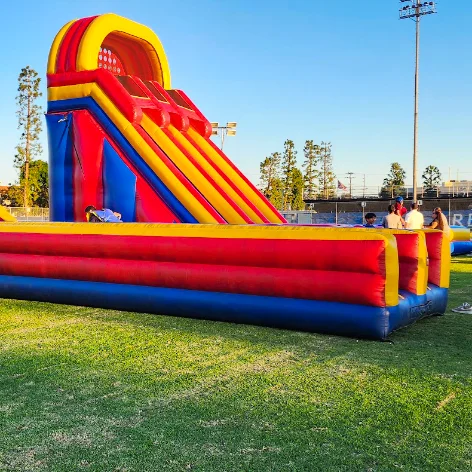 Bounce houses & bungee jumps