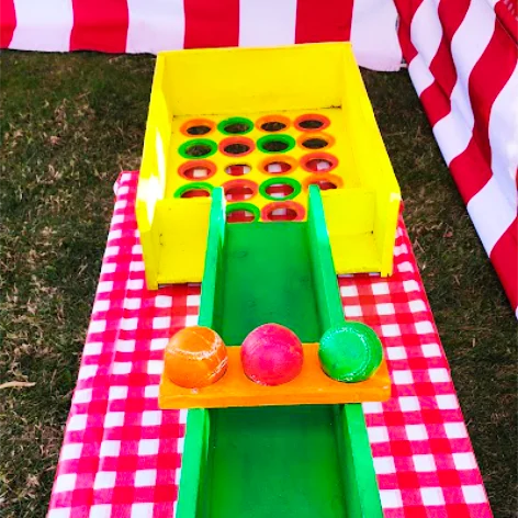 Toss & throw carnival game